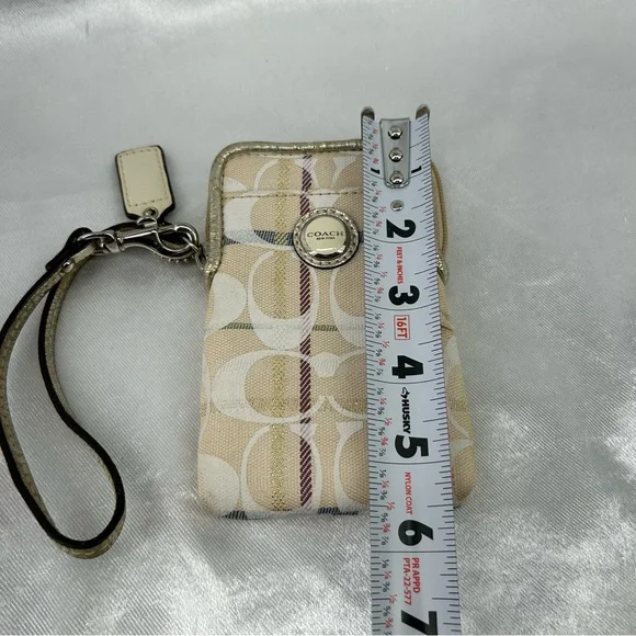 Coach Vintage Wristlet - Picture 10 of 11